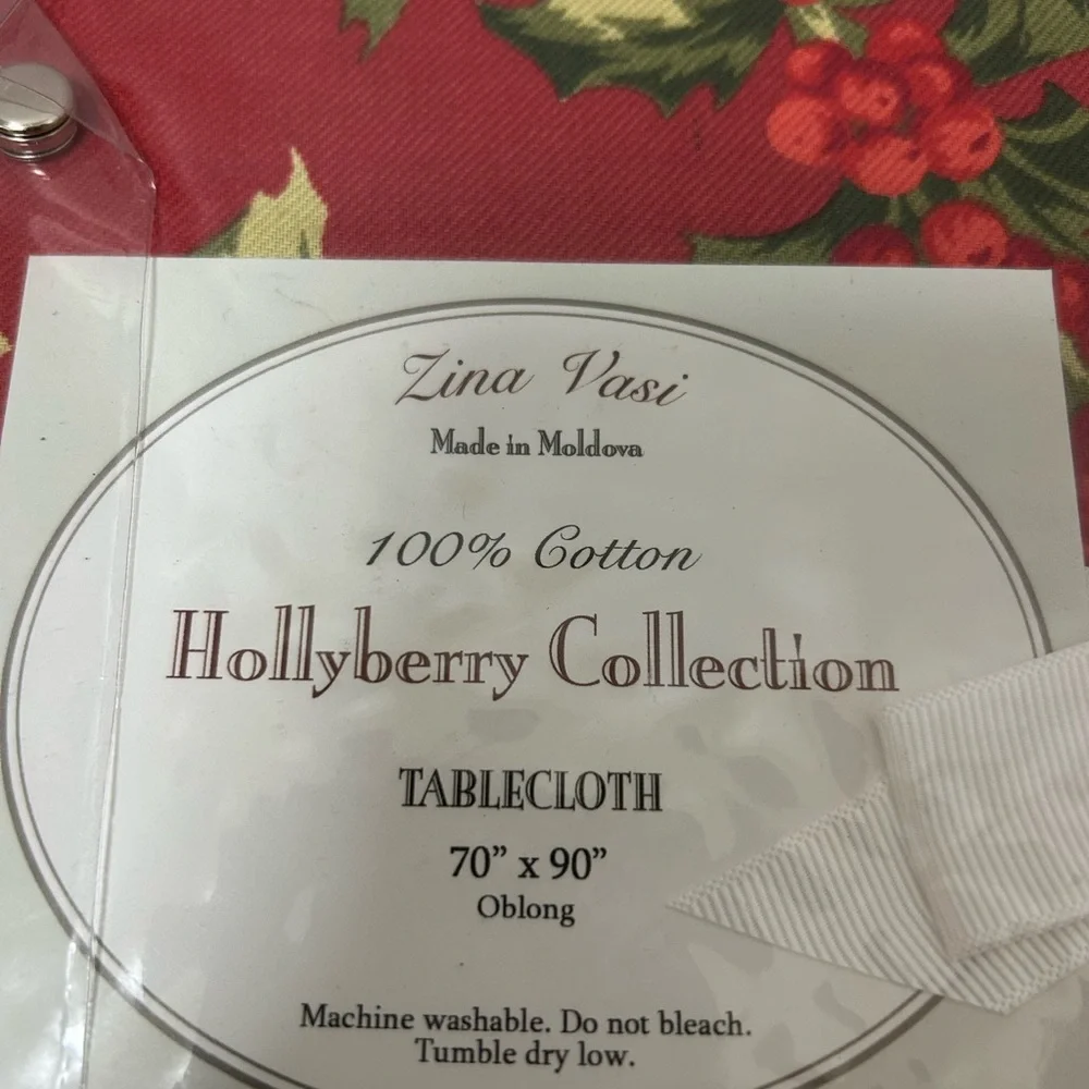 Zina Vasi Christmas Red Hollyberry Collection 70” x 90” Cotton Tablecloth. NWT